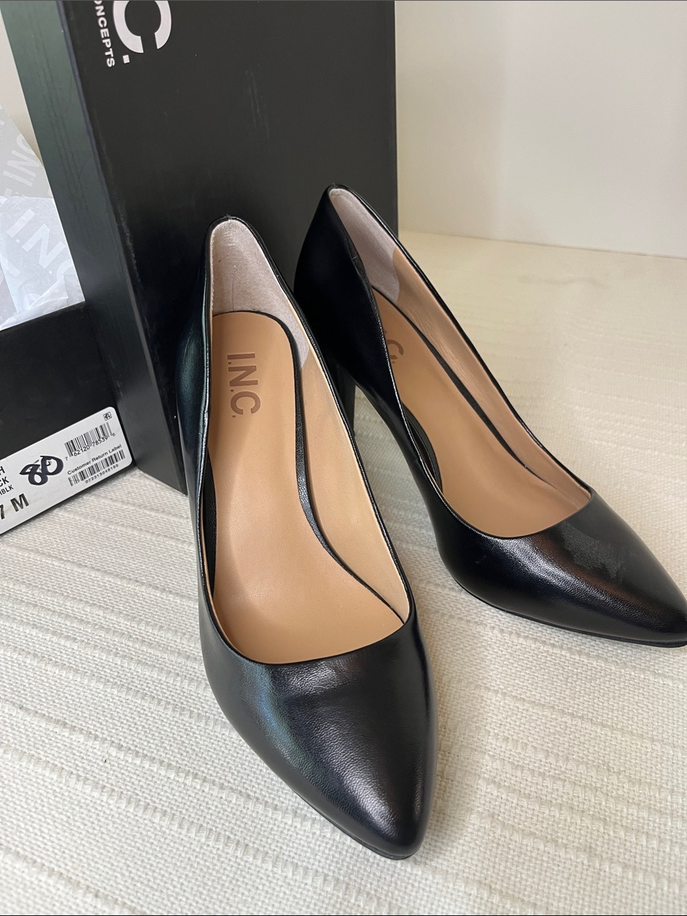 INC International Concepts ZITAH Point Leatherette 3" Pumps, size 7 Med NWT/box